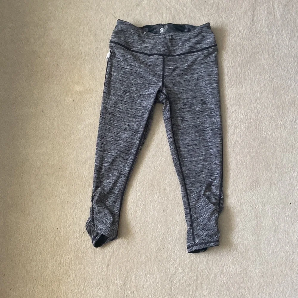GAIAM Reversible Capris - Picture 4 of 8